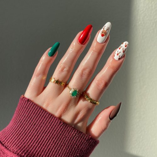 Holiday Nails To Get You in The Festive Mood