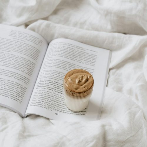 15 Best Weekend Reads To Relax and Inspire You