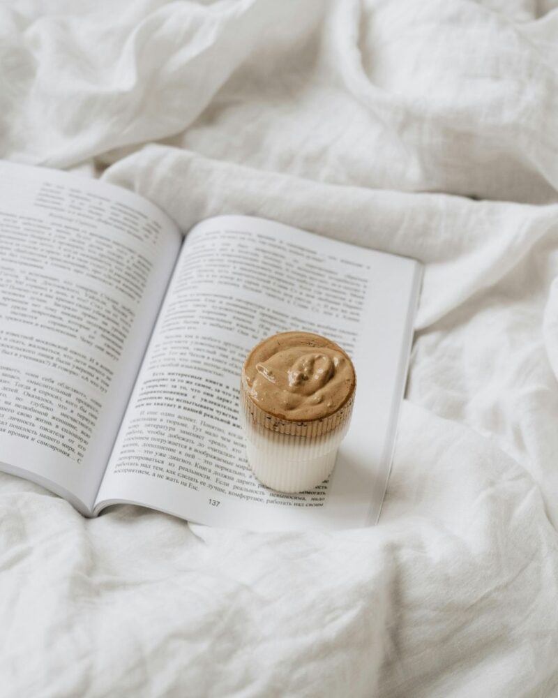 15 Best Weekend Reads To Relax and Inspire You