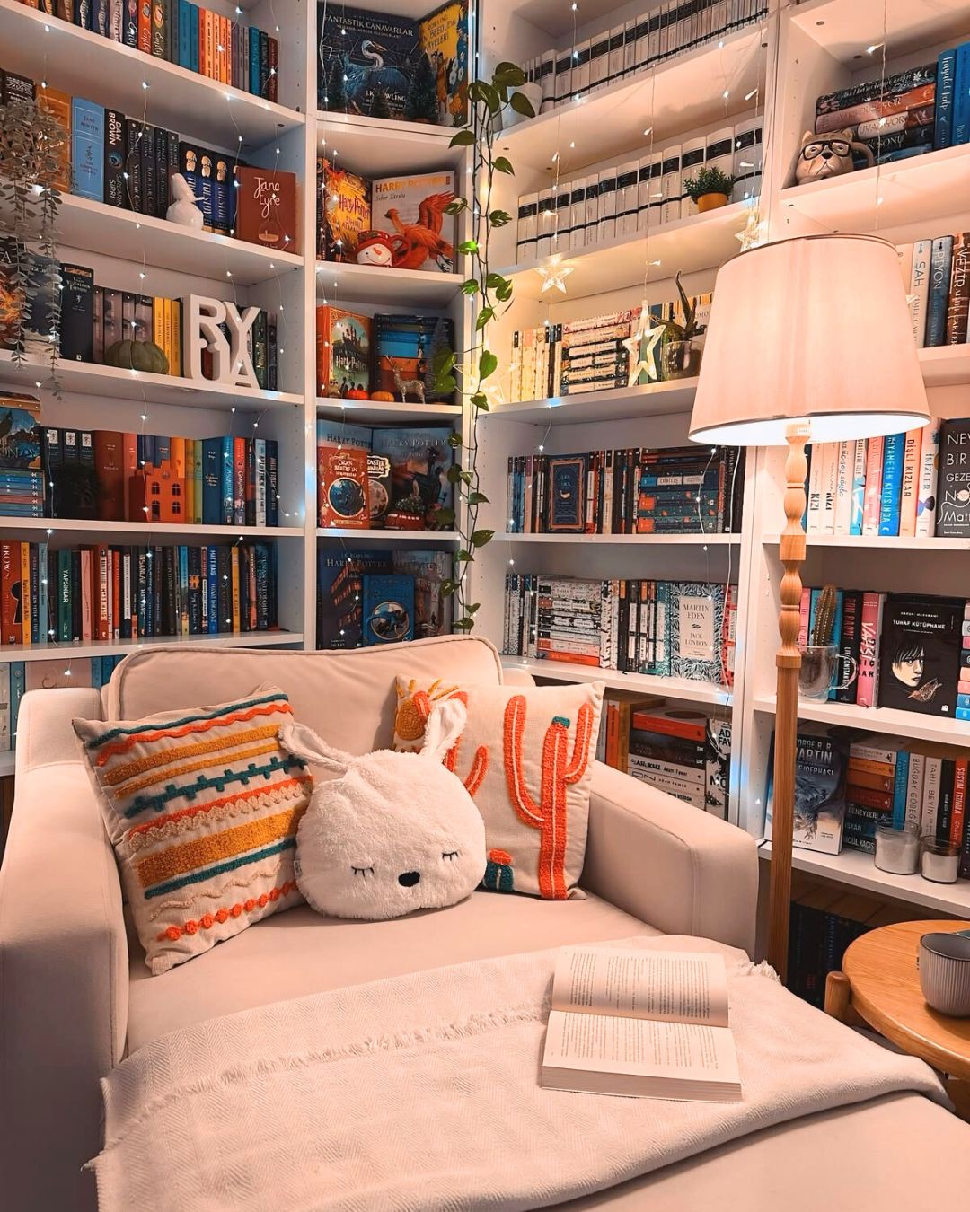How to Create a Cozy Reading Nook At Home