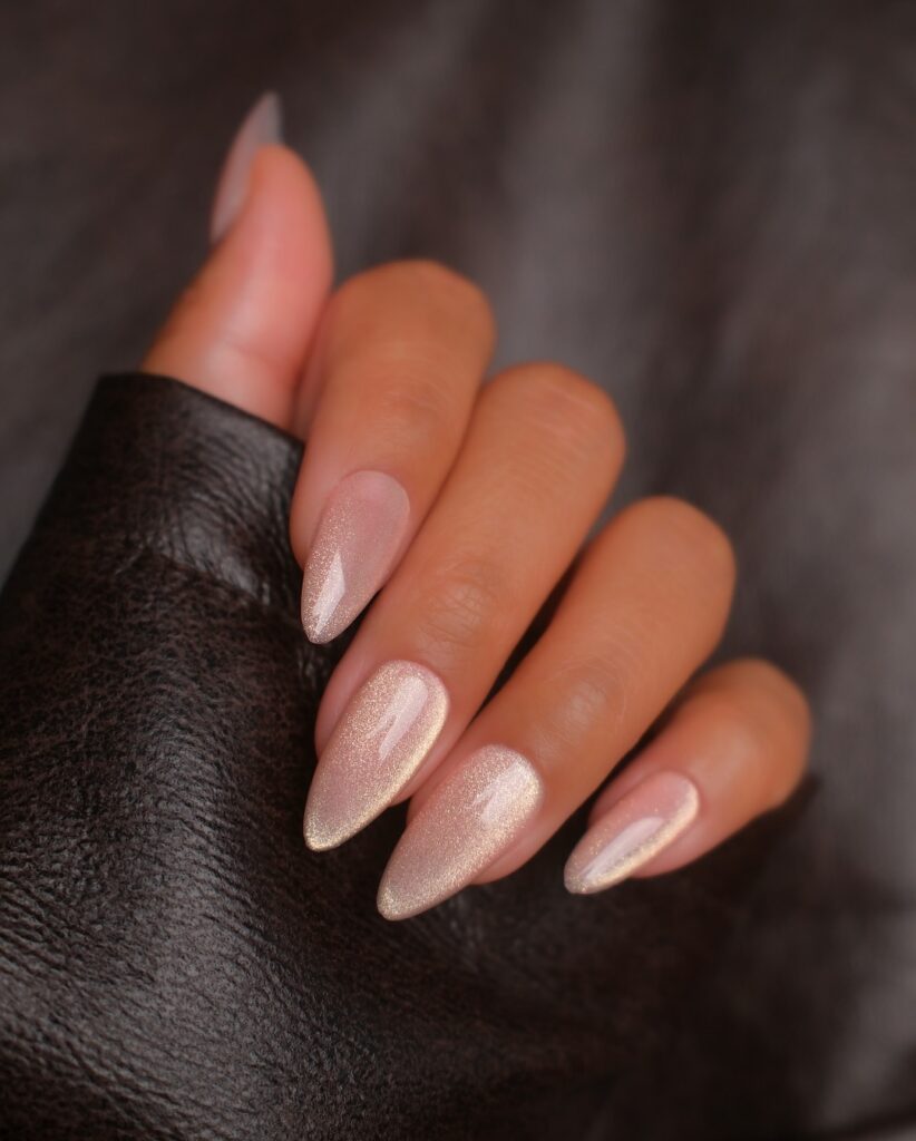 Cat eye nails